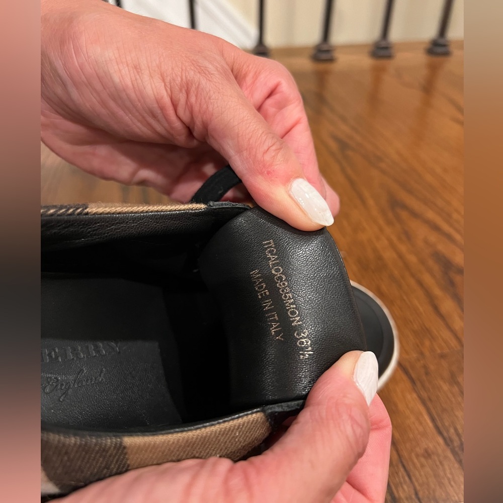 Burberry sneakers - Picture 5 of 8